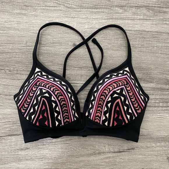 Shade & Shore Other - Shade and Shore Embroidered Lined Bikini Top 32B